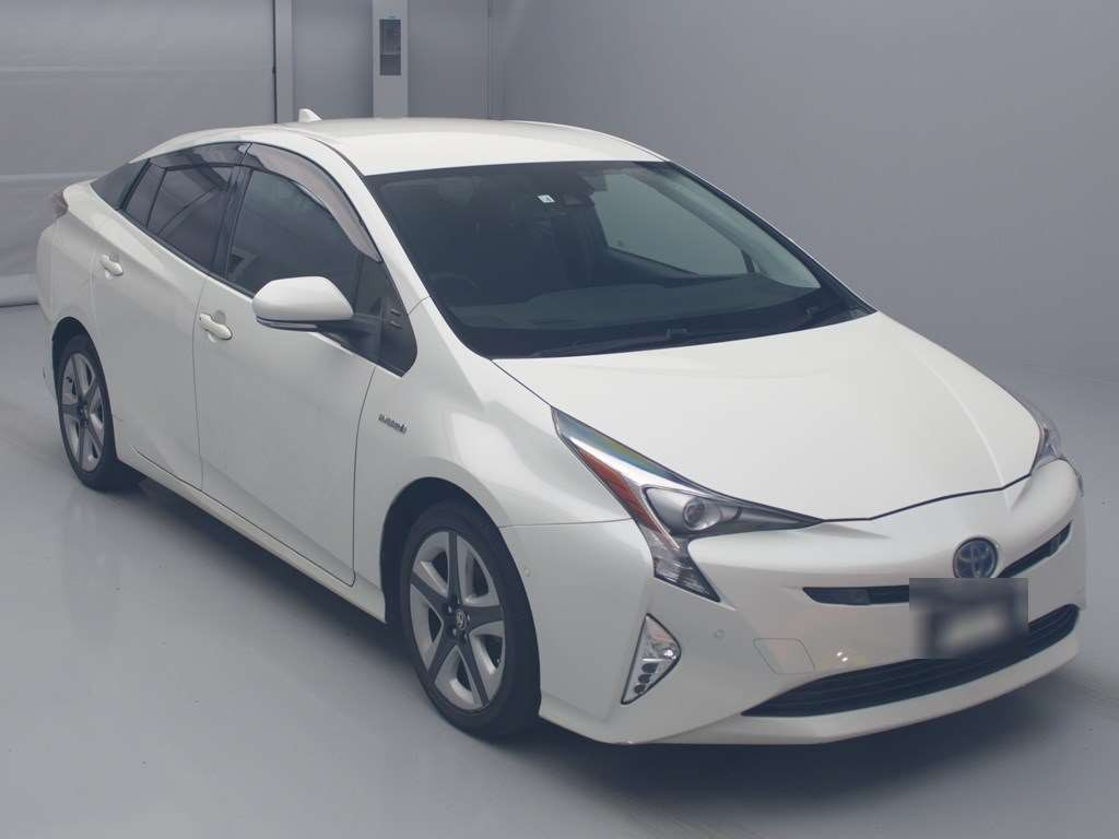 2016 Toyota Prius ZVW51[2]