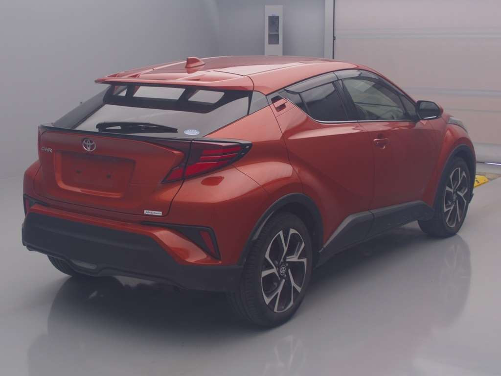 2020 Toyota C-HR NGX10[1]