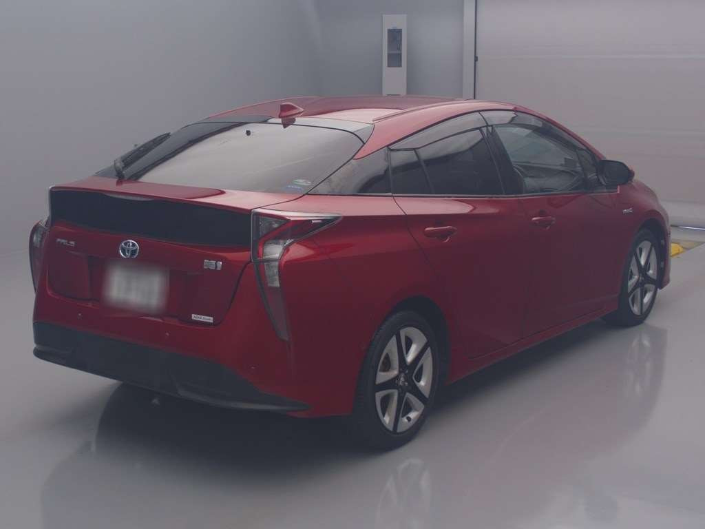 2016 Toyota Prius ZVW51[1]