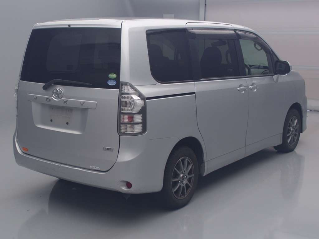 2013 Toyota Voxy ZRR70G[1]