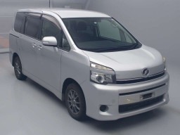 2013 Toyota Voxy