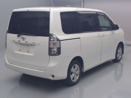 2007 Toyota Voxy