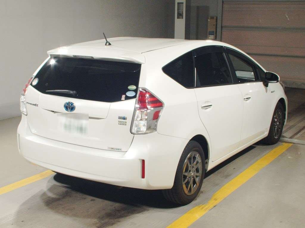 2017 Toyota Prius alpha ZVW41W[1]