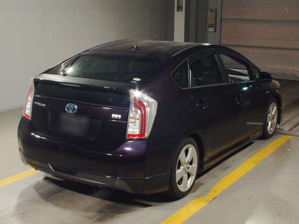 2013 Toyota Prius ZVW30[1]