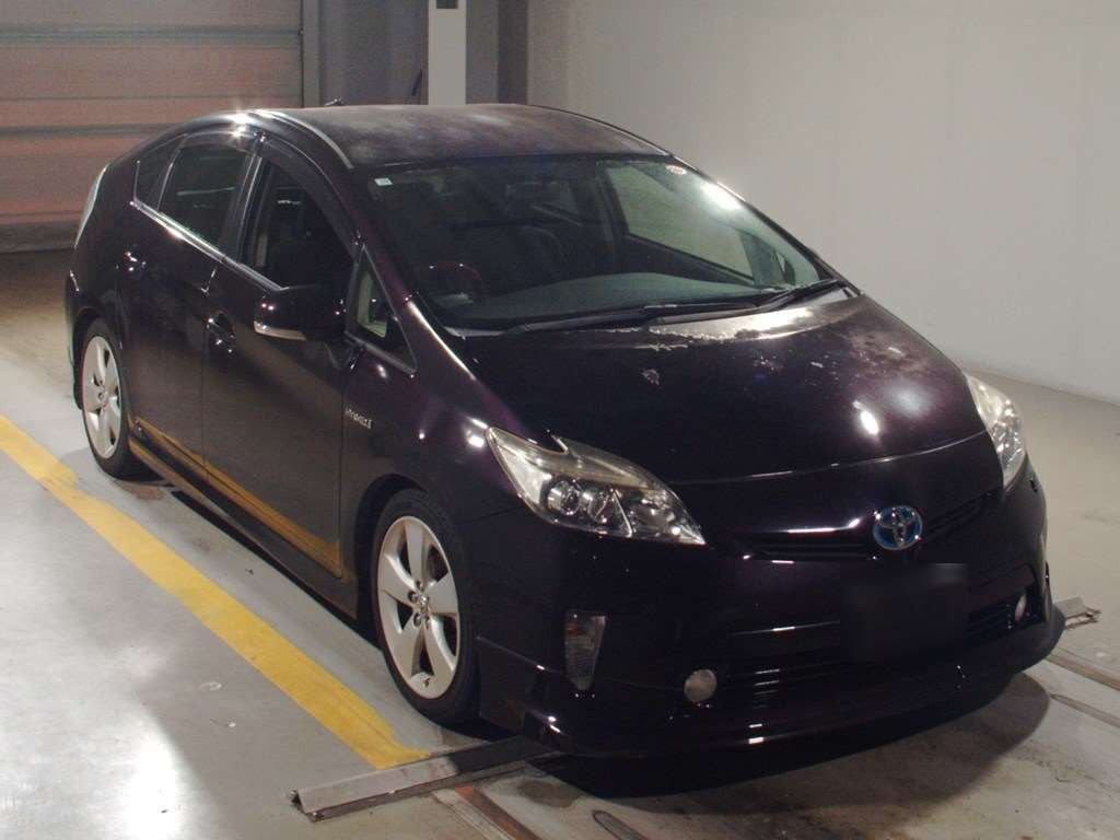 2013 Toyota Prius ZVW30[2]