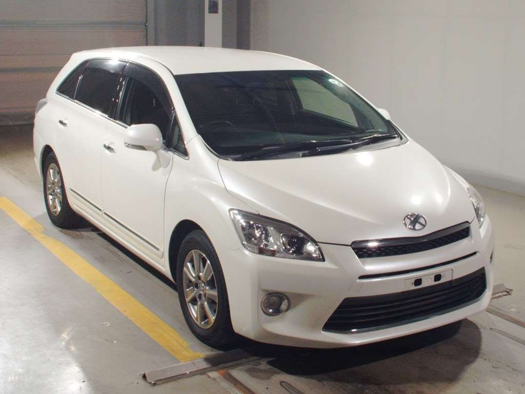 2011 Toyota Mark X Zio ANA10[2]