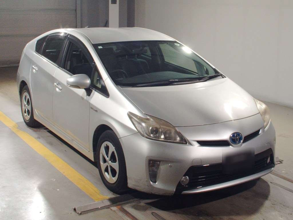 2013 Toyota Prius ZVW30[2]