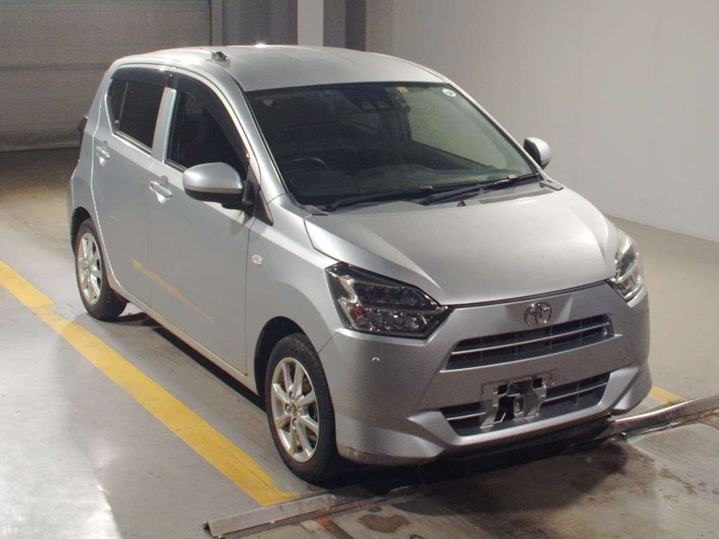 2020 Toyota Pixis Epoch LA350A[2]