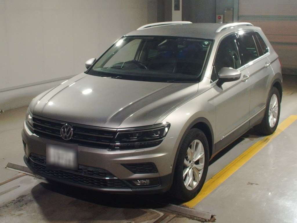 2019 Volkswagen Tiguan 5NCZD[0]