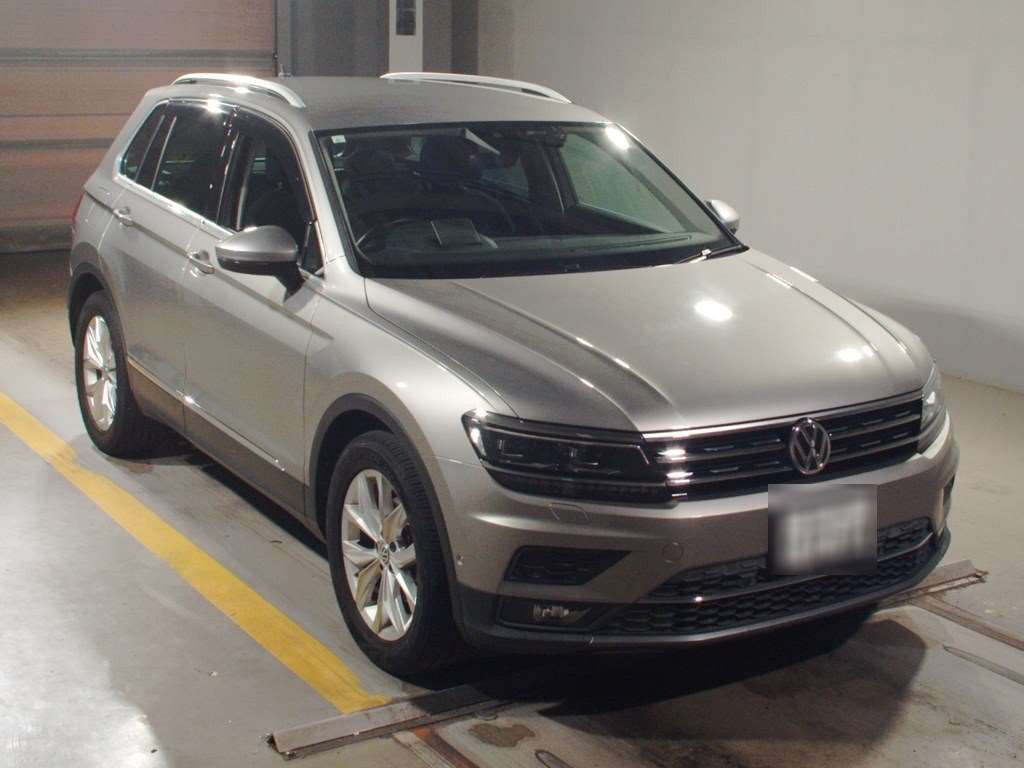 2019 Volkswagen Tiguan 5NCZD[2]