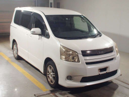 2007 Toyota Noah