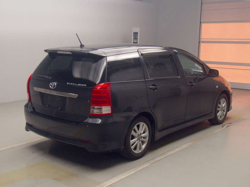 2005 Toyota Wish ZNE10G[1]