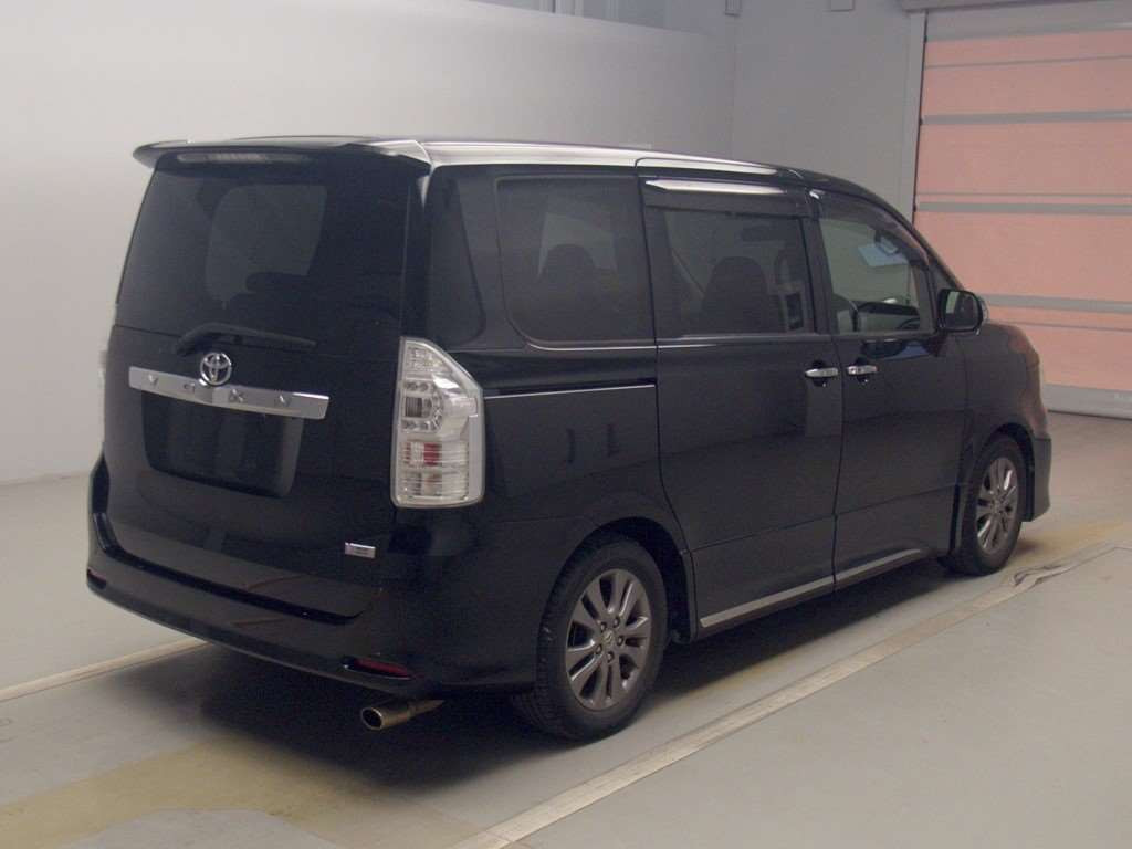 2012 Toyota Voxy ZRR70W[1]