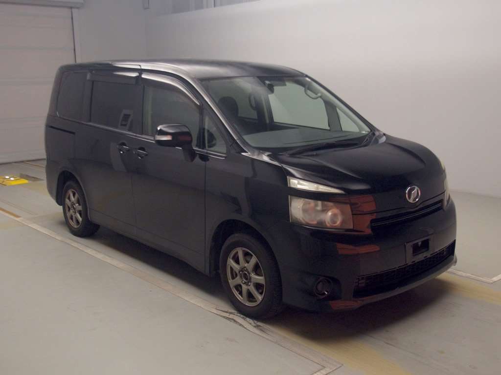 2008 Toyota Voxy ZRR70G[2]