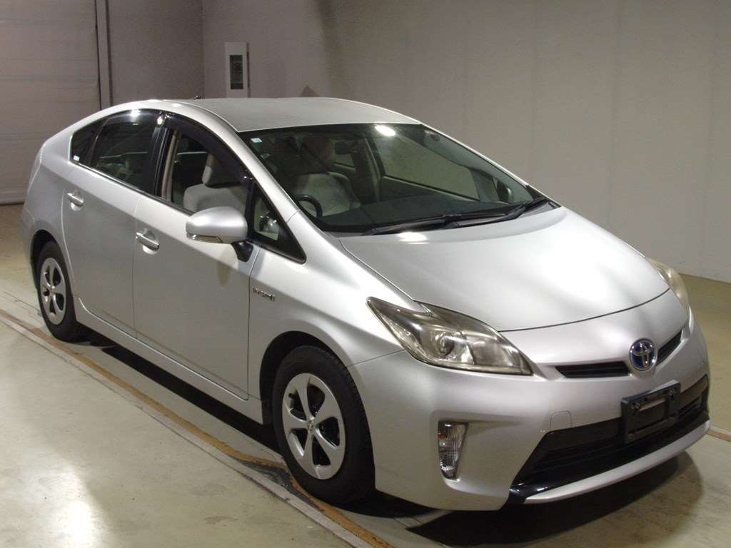 2012 Toyota Prius ZVW30[2]