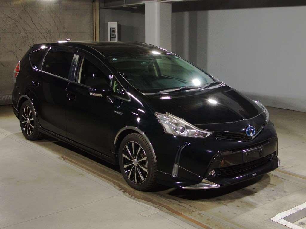 2015 Toyota Prius alpha ZVW41W[2]