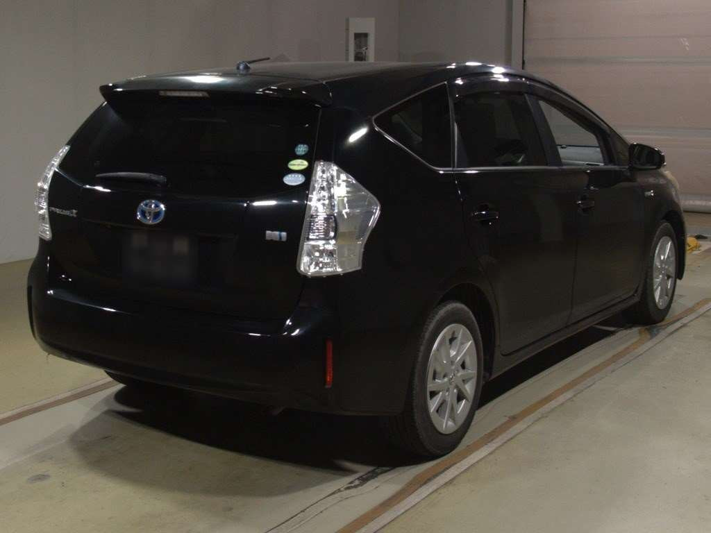 2012 Toyota Prius alpha ZVW41W[1]