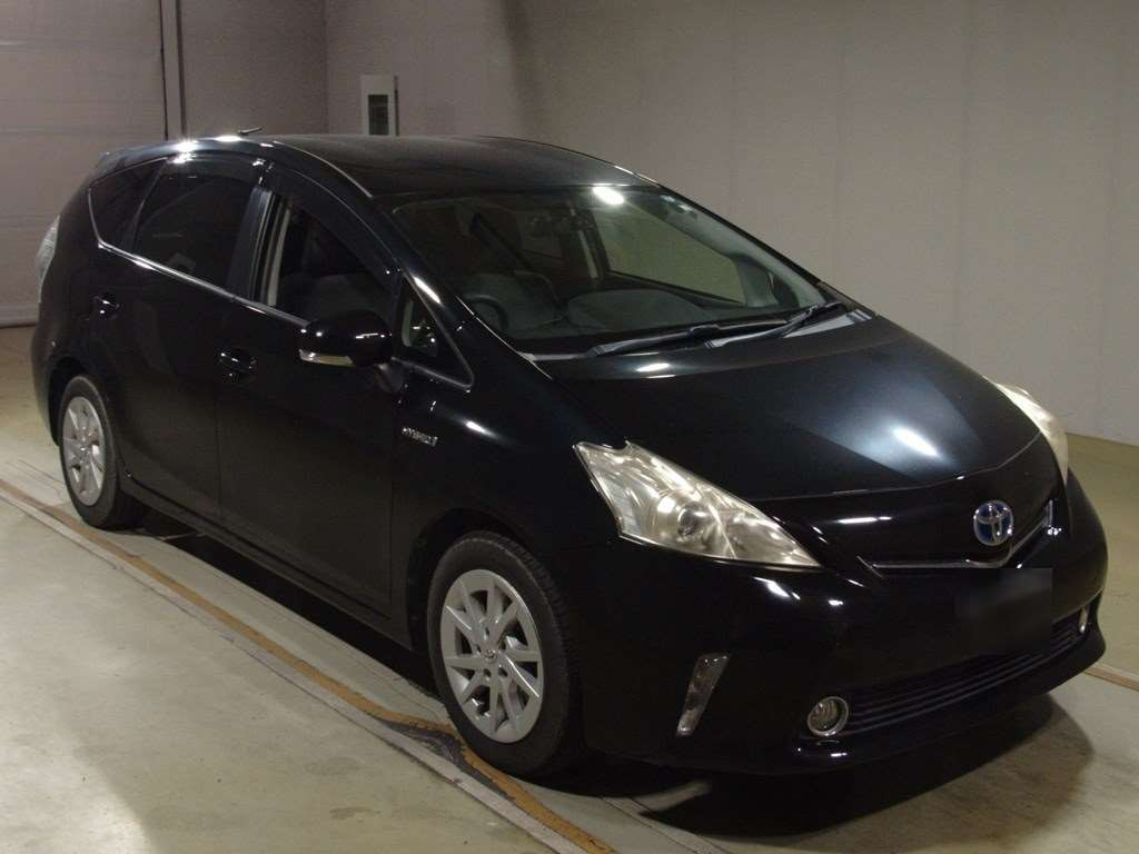 2012 Toyota Prius alpha ZVW41W[2]