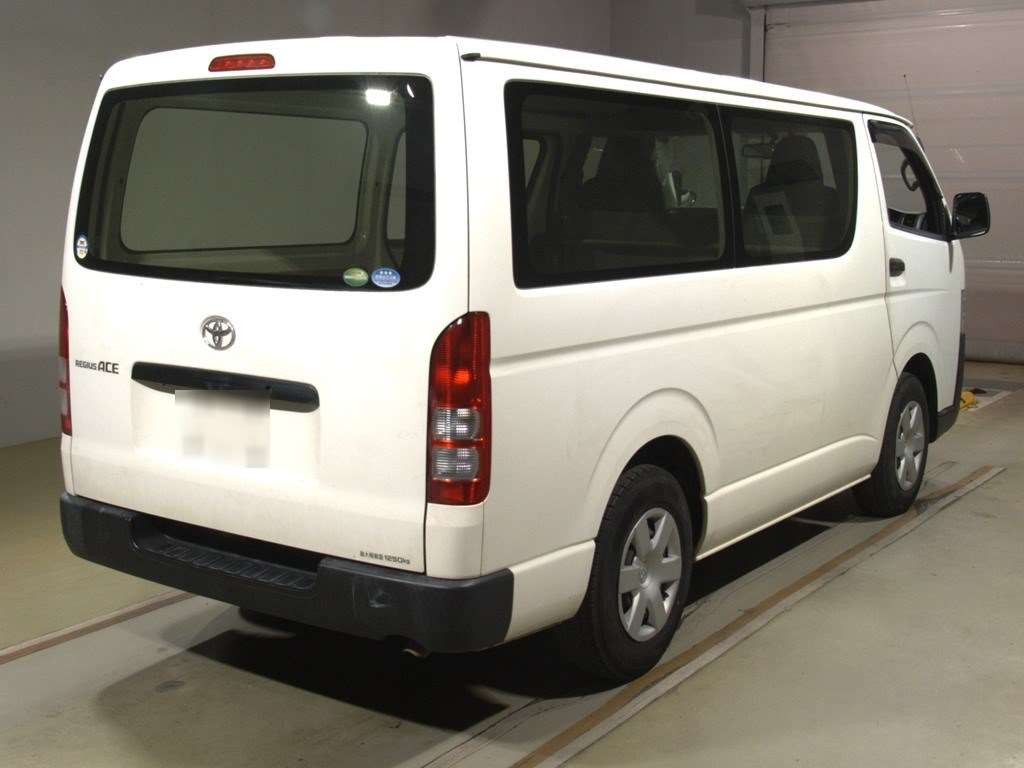 2018 Toyota Regiusace Van TRH200V[1]