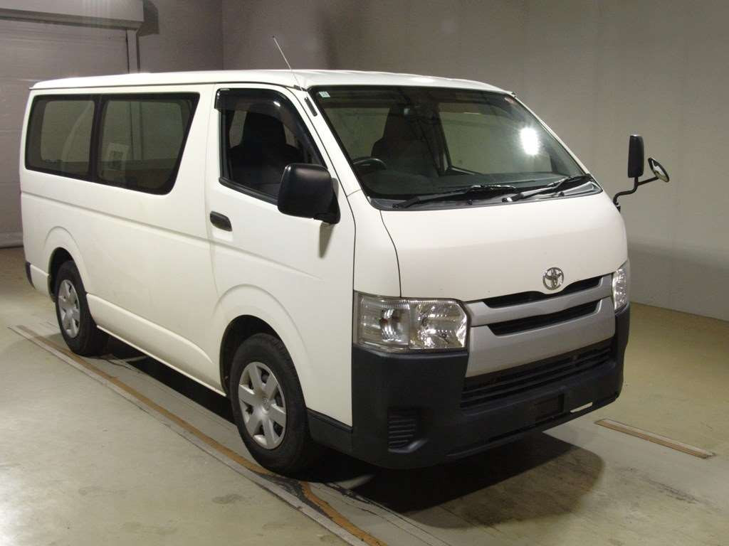 2018 Toyota Regiusace Van TRH200V[2]