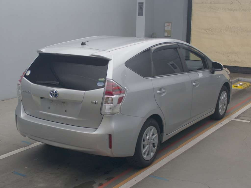 2019 Toyota Prius alpha ZVW41W[1]