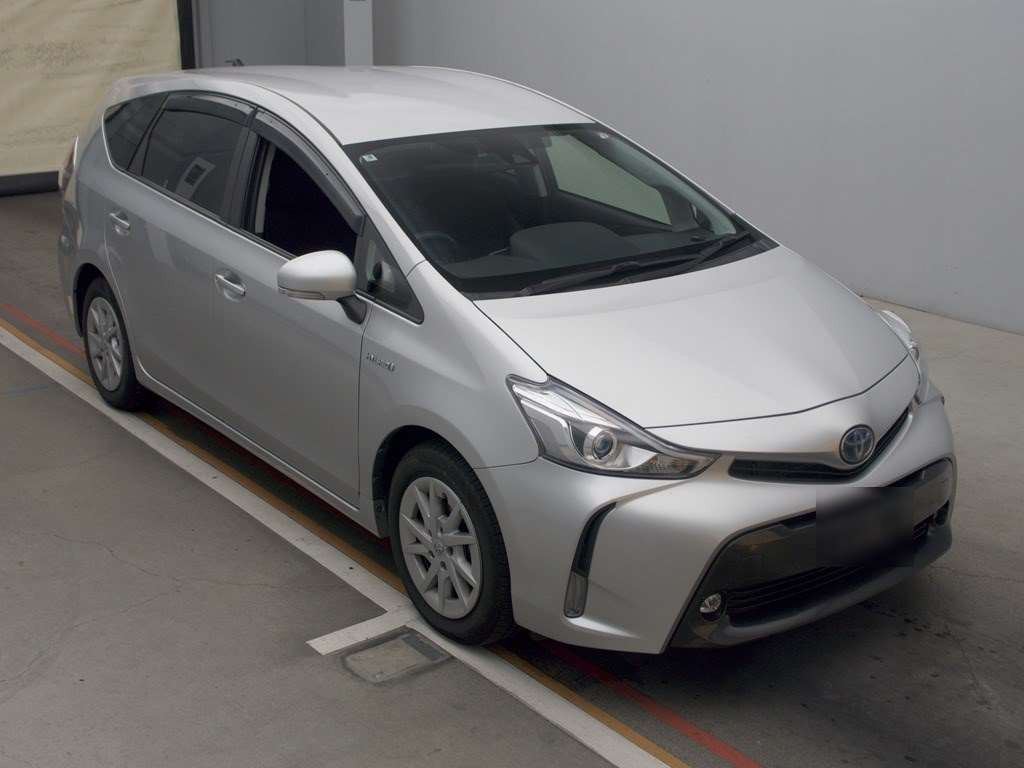 2019 Toyota Prius alpha ZVW41W[2]