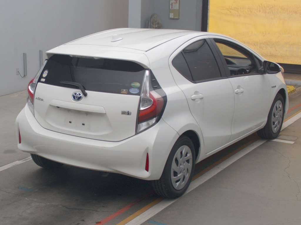 2018 Toyota Aqua NHP10[1]