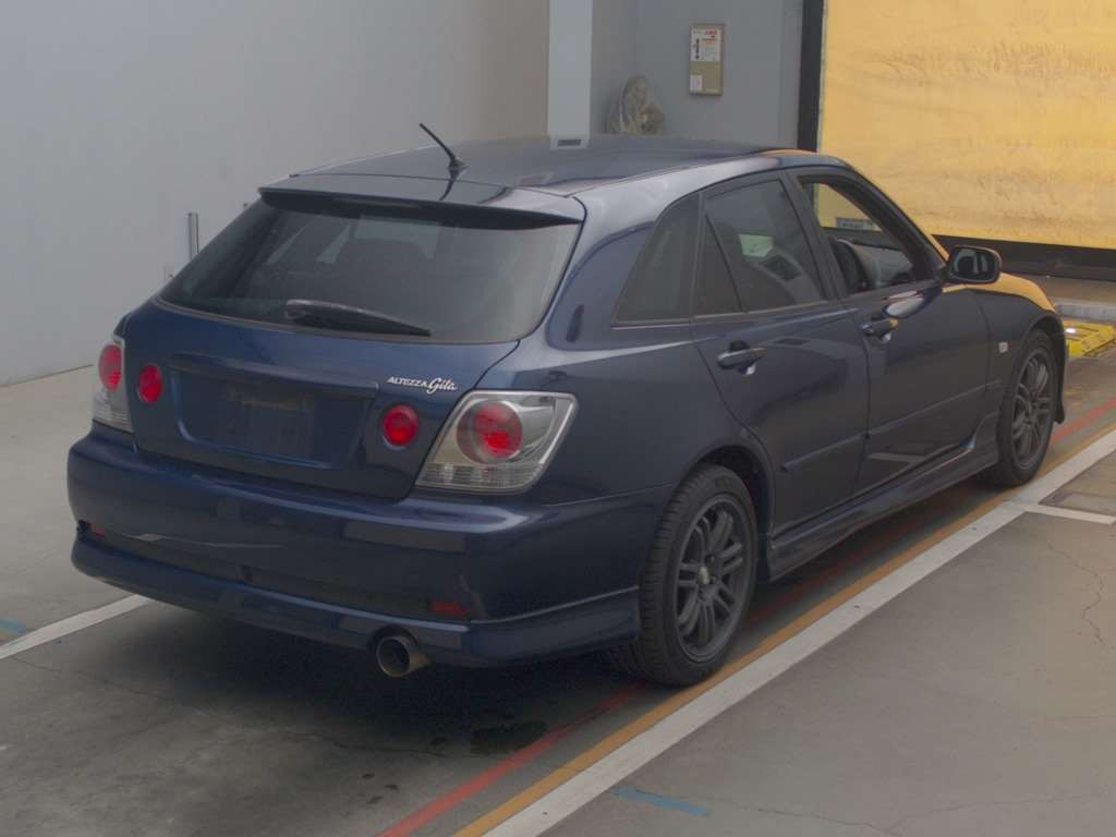 2004 Toyota Altezza Gita JCE10W[1]