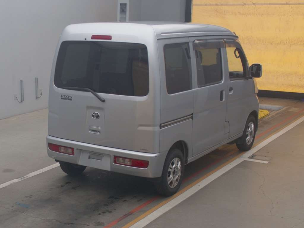 2016 Toyota Pixis Van S321M[1]