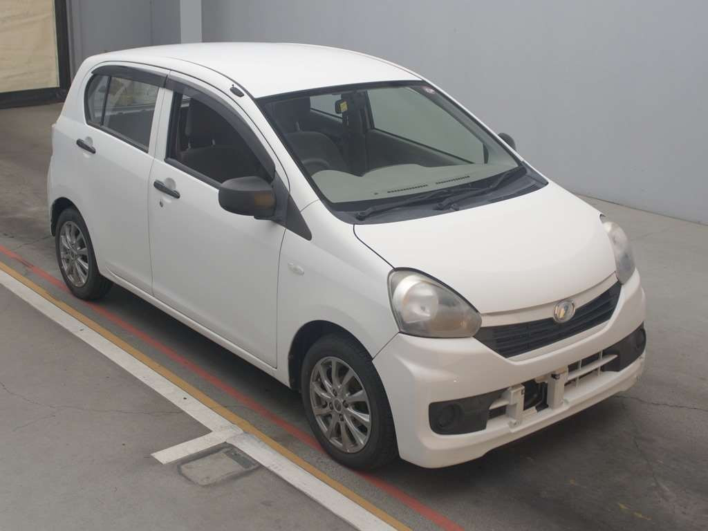 2014 Daihatsu Mira es LA300S[2]