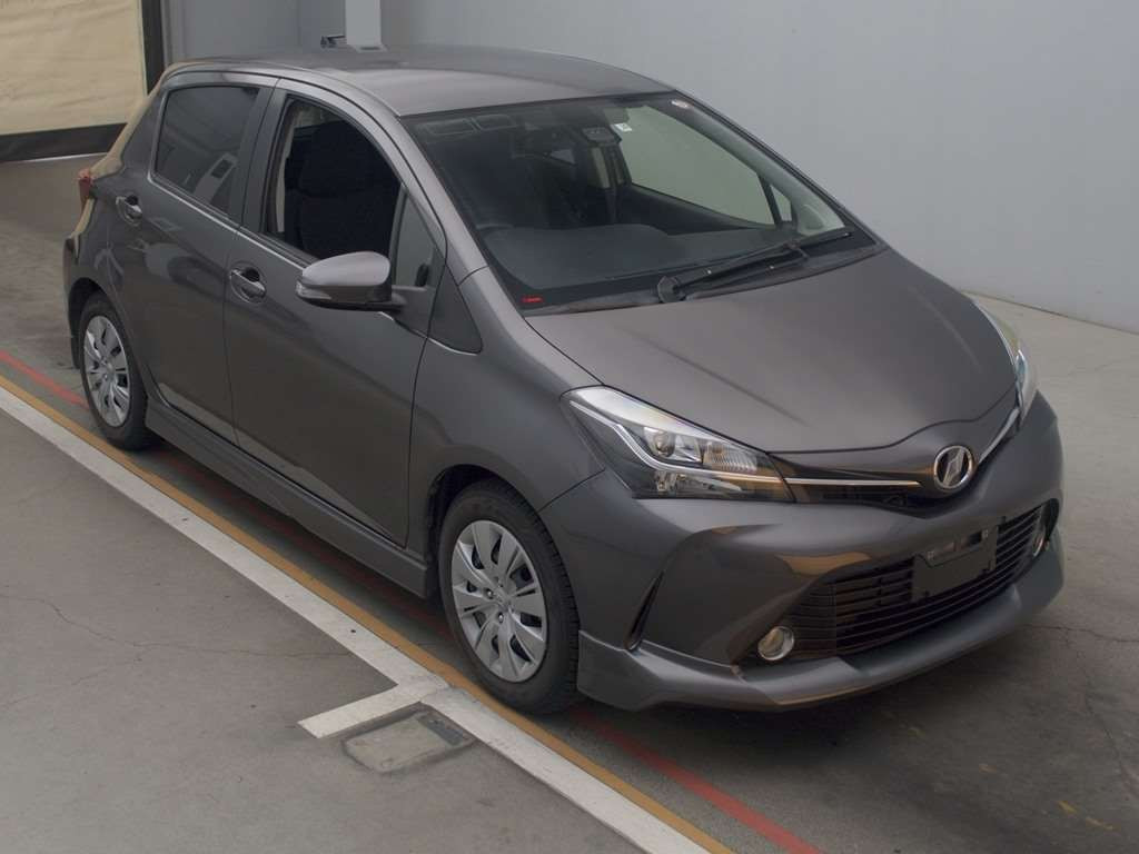 2015 Toyota Vitz NSP130[2]