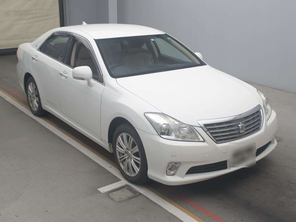 2010 Toyota Crown GRS203[2]