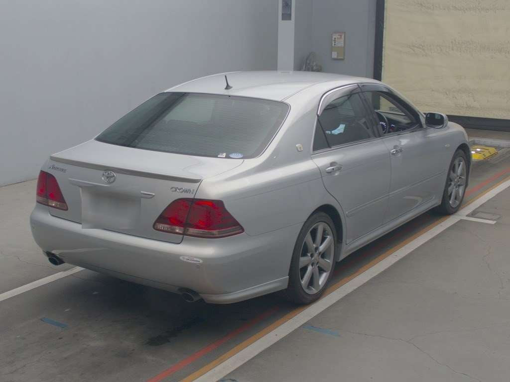 2005 Toyota Crown GRS184[1]