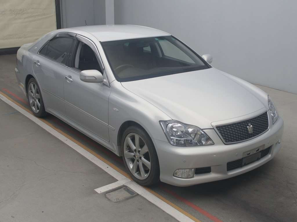 2005 Toyota Crown GRS184[2]