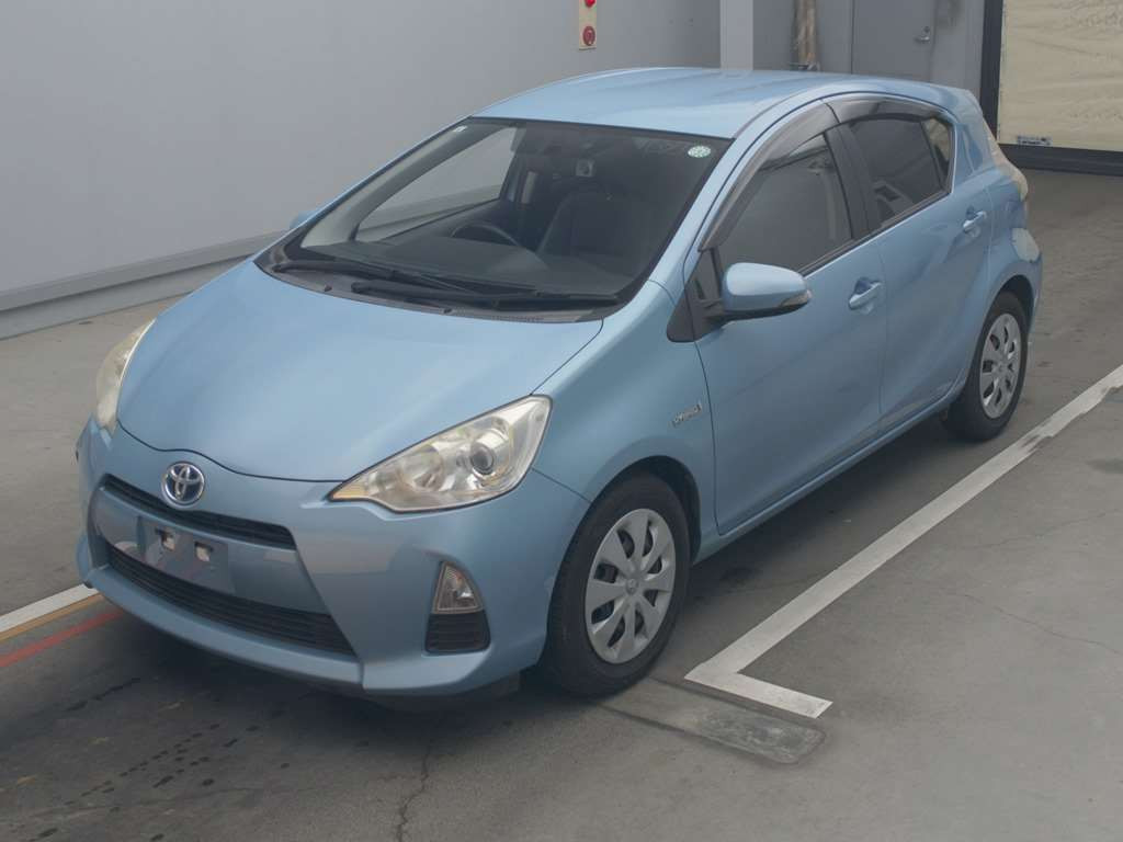 2013 Toyota Aqua NHP10[0]