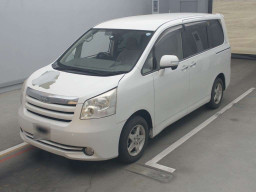 2009 Toyota Noah