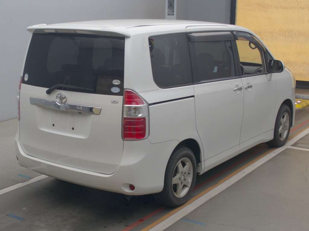 2009 Toyota Noah ZRR70G[1]