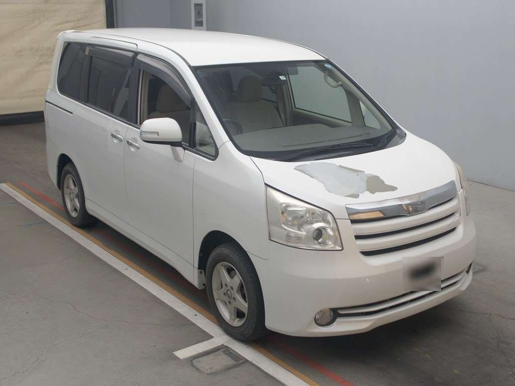 2009 Toyota Noah ZRR70G[2]