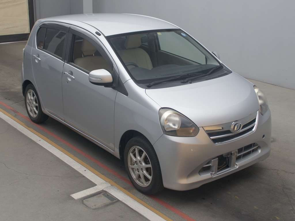 2011 Daihatsu Mira es LA300S[2]