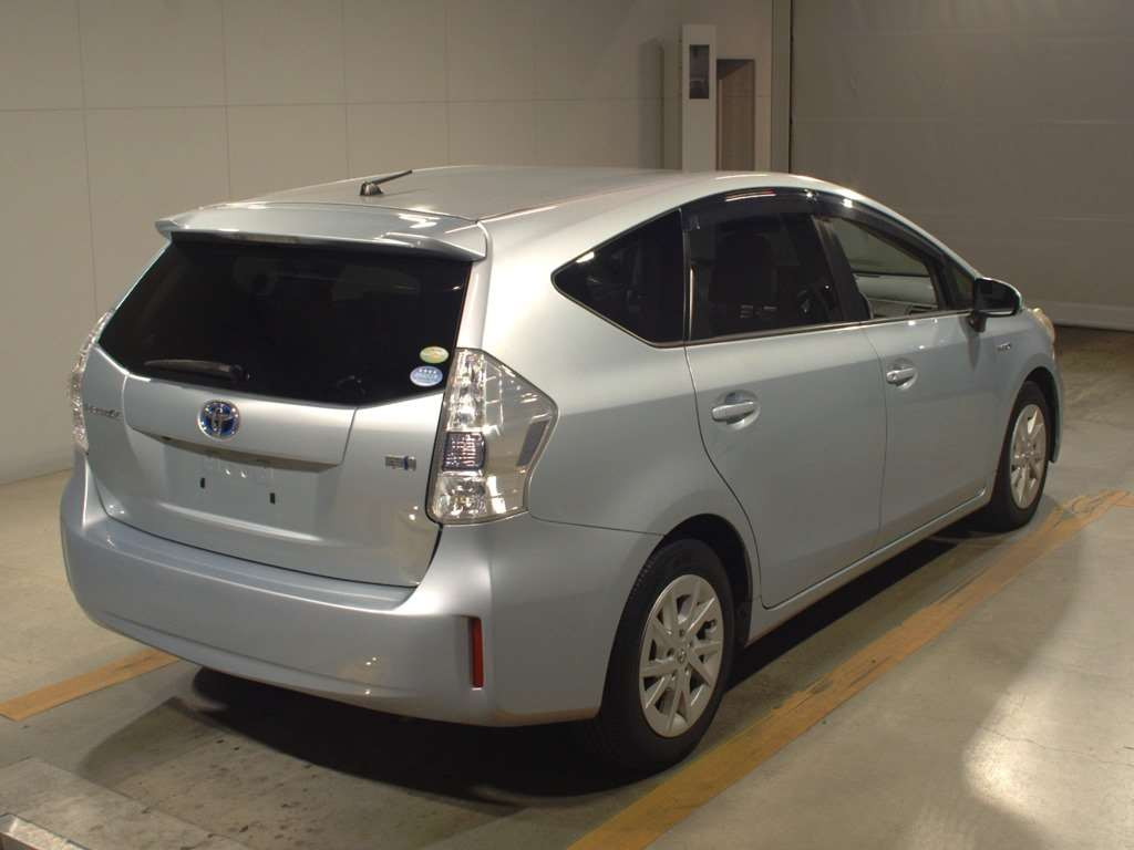 2012 Toyota Prius alpha ZVW41W[1]