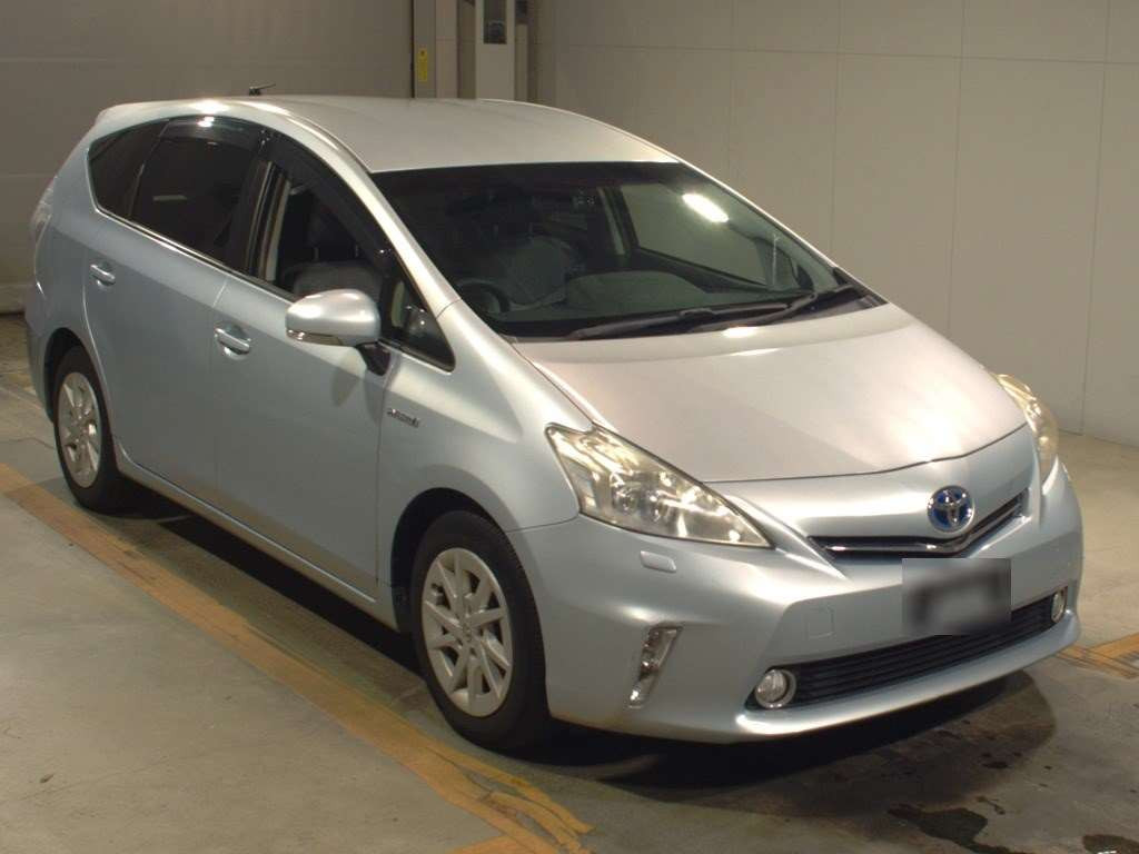 2012 Toyota Prius alpha ZVW41W[2]