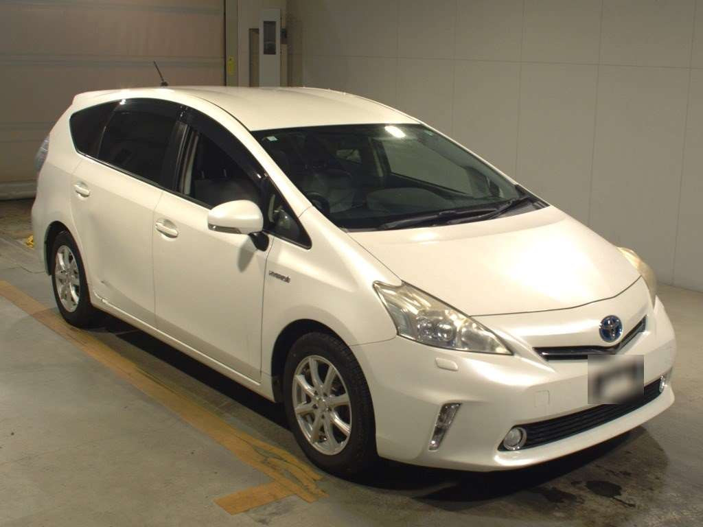 2012 Toyota Prius alpha ZVW40W[2]