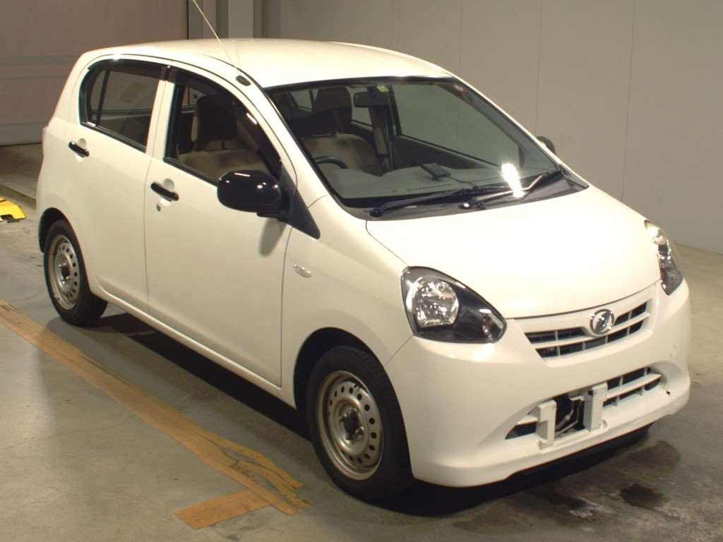 2011 Daihatsu Mira es LA300S[2]