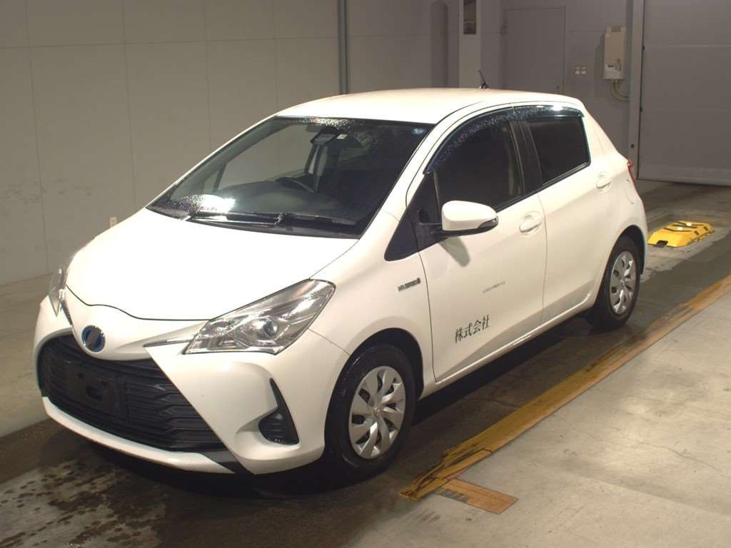 2017 Toyota Vitz NHP130[0]