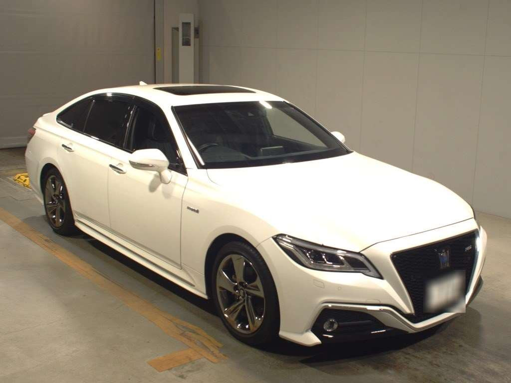 2020 Toyota Crown Hybrid AZSH20[2]