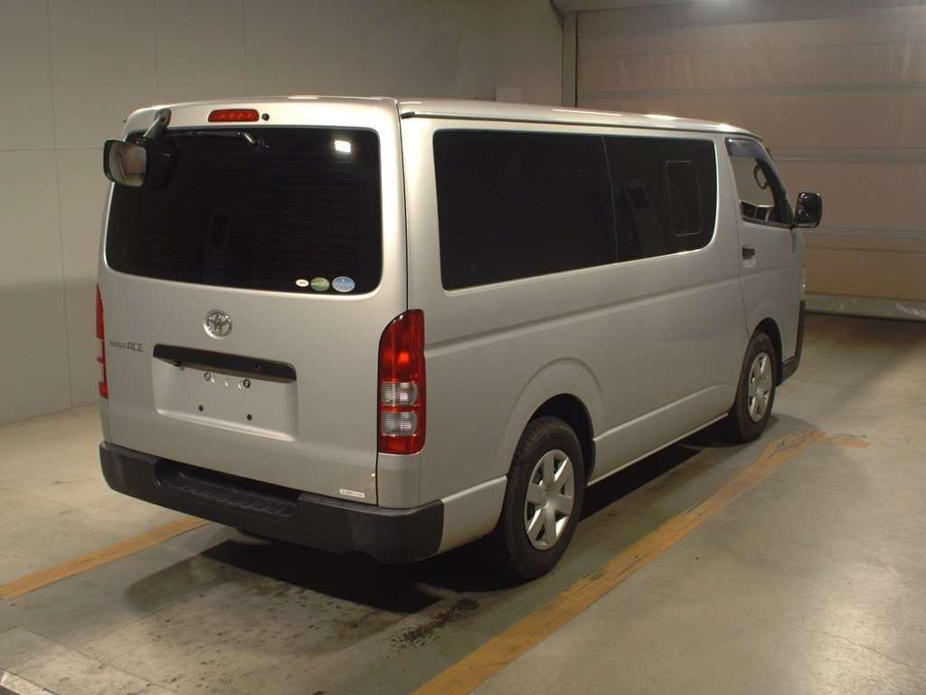 2018 Toyota Regiusace Van GDH201V[1]