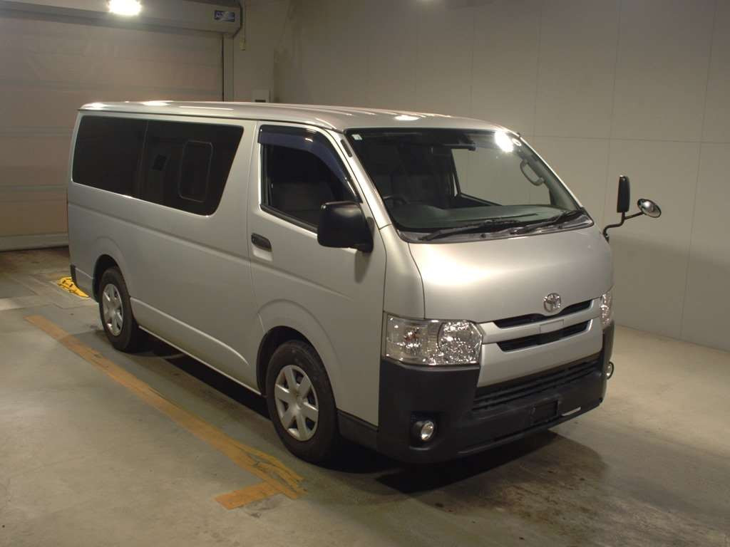 2018 Toyota Regiusace Van GDH201V[2]