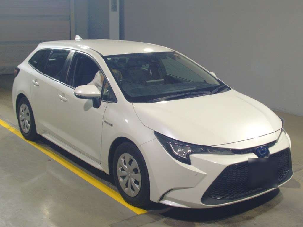 2020 Toyota Corolla Touring Wagon ZWE211W[2]