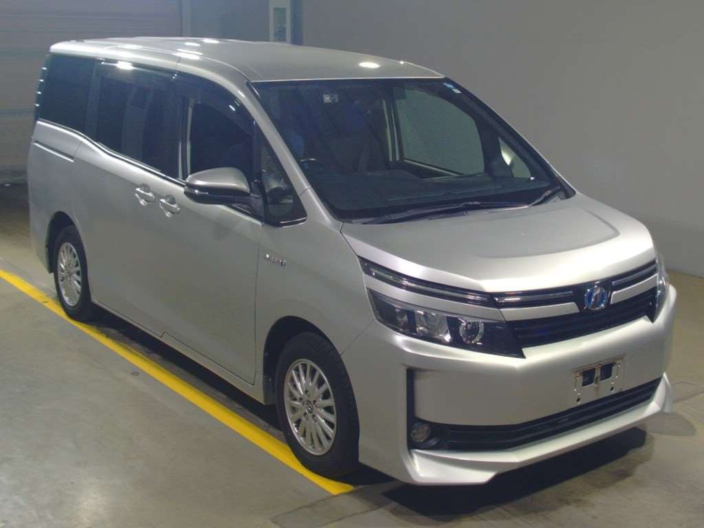 2015 Toyota Voxy ZWR80G[2]