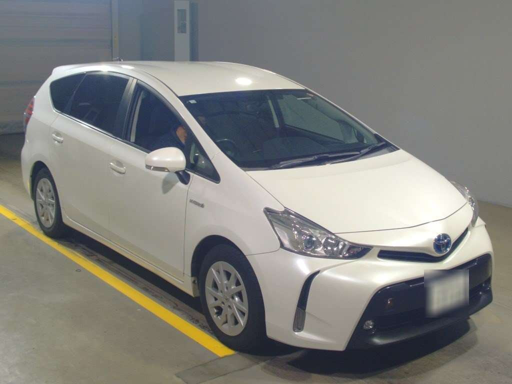 2014 Toyota Prius alpha ZVW40W[2]